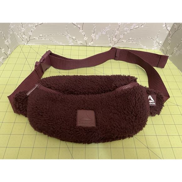 Reebok Commander Maroon Sherpa Fanny Pack Adjustable Waist - Picture 2 of 12